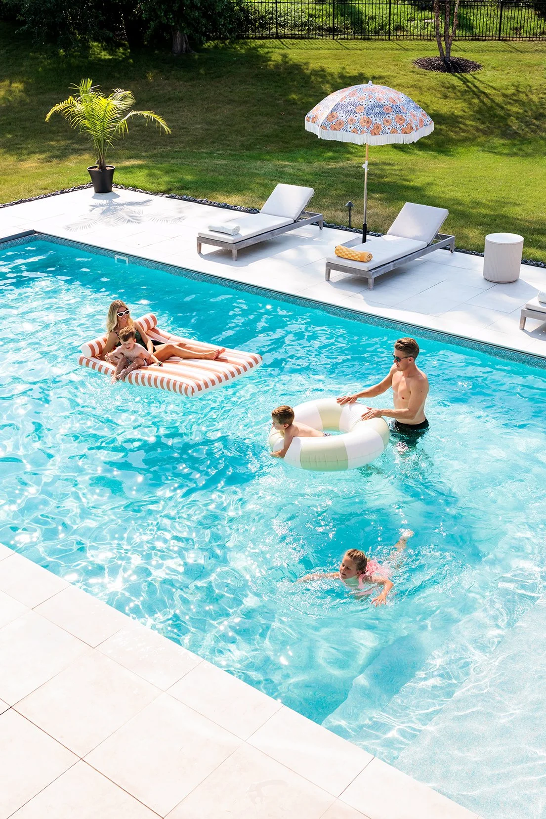 Minnesota-Pool-Family-Session-Studio-KH-Photographer.jpg