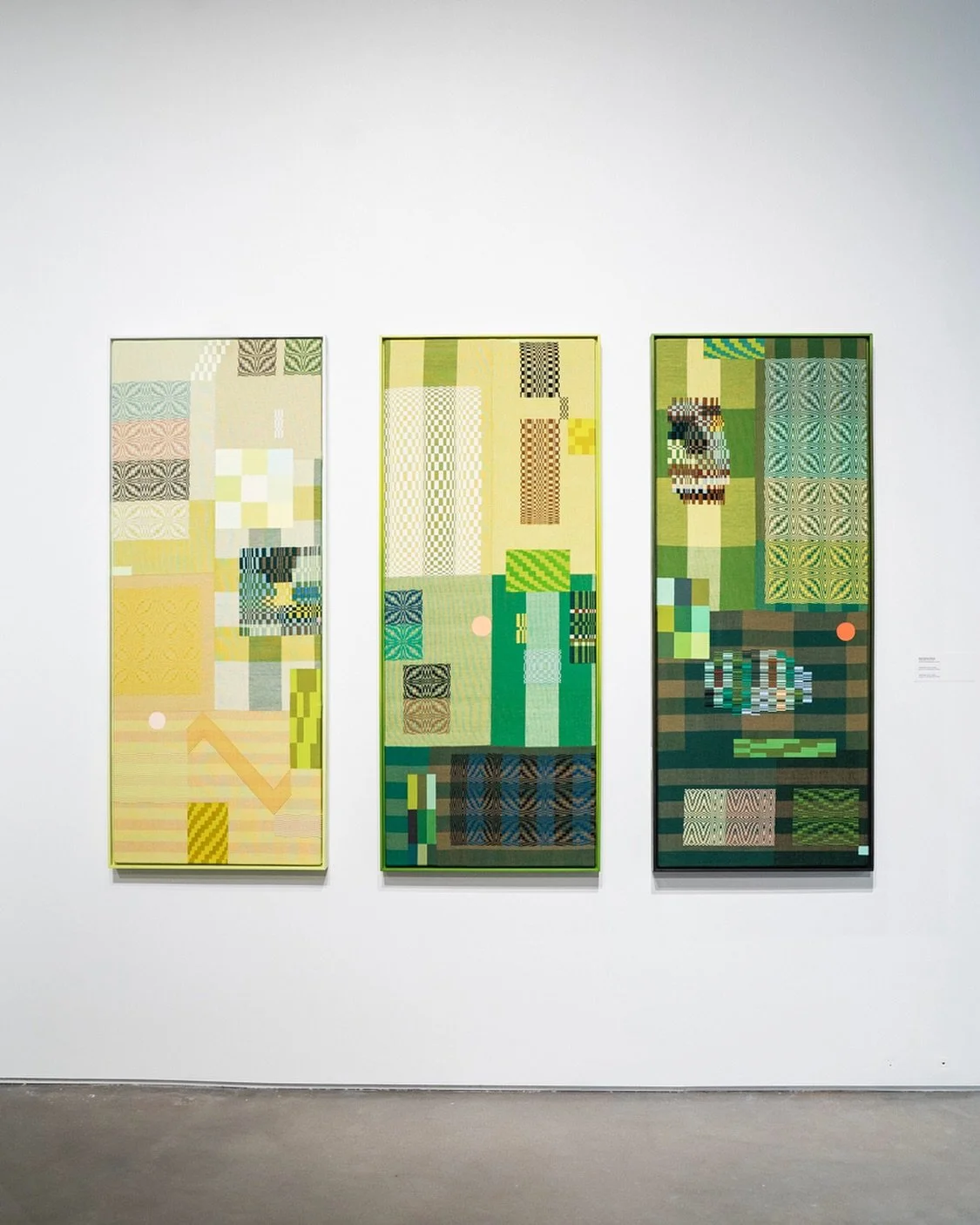 get lost in the bustling metropolis of a garden

🪲

&ldquo;Viewfinder&rdquo; + &ldquo;Pathfinder&rdquo; + &ldquo;Wayfinder&rdquo;
25 x 61 x 2.5&rdquo; (framed)
Acrylic on Handwoven Cotton + Cottolin
currently on view at @okcontemporary for #ArtNOW20