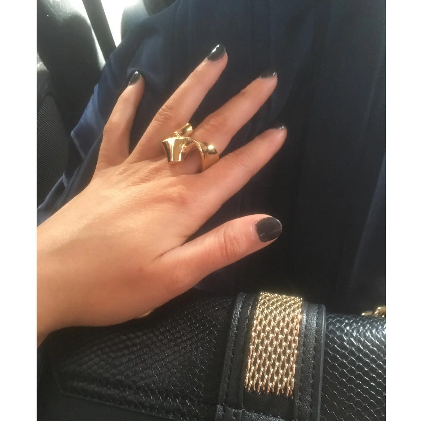 Happy Friday to all, we are wearing the RUFFLE RING today with 18K lemon gold vermeil 🍋 🍋 🍋 -
-
-
-
-
#chunkyring #contemporary #highpolish #architecture #folds #movement #statementjwewellery #gold #loop #rings #gift #details #accessories #design 