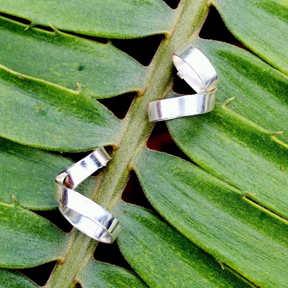 LOOPIN EARRINGS make a statement ✨ ✨ ✨ 📩 DM for prices  and all other enquires. All of our pieces are made to order ⚒ -
-
-
-
-
#silverearrings #statementearrings #looped #minmal #contemporarydesign #handmade #gift #modern #sculptural #highpolish #j