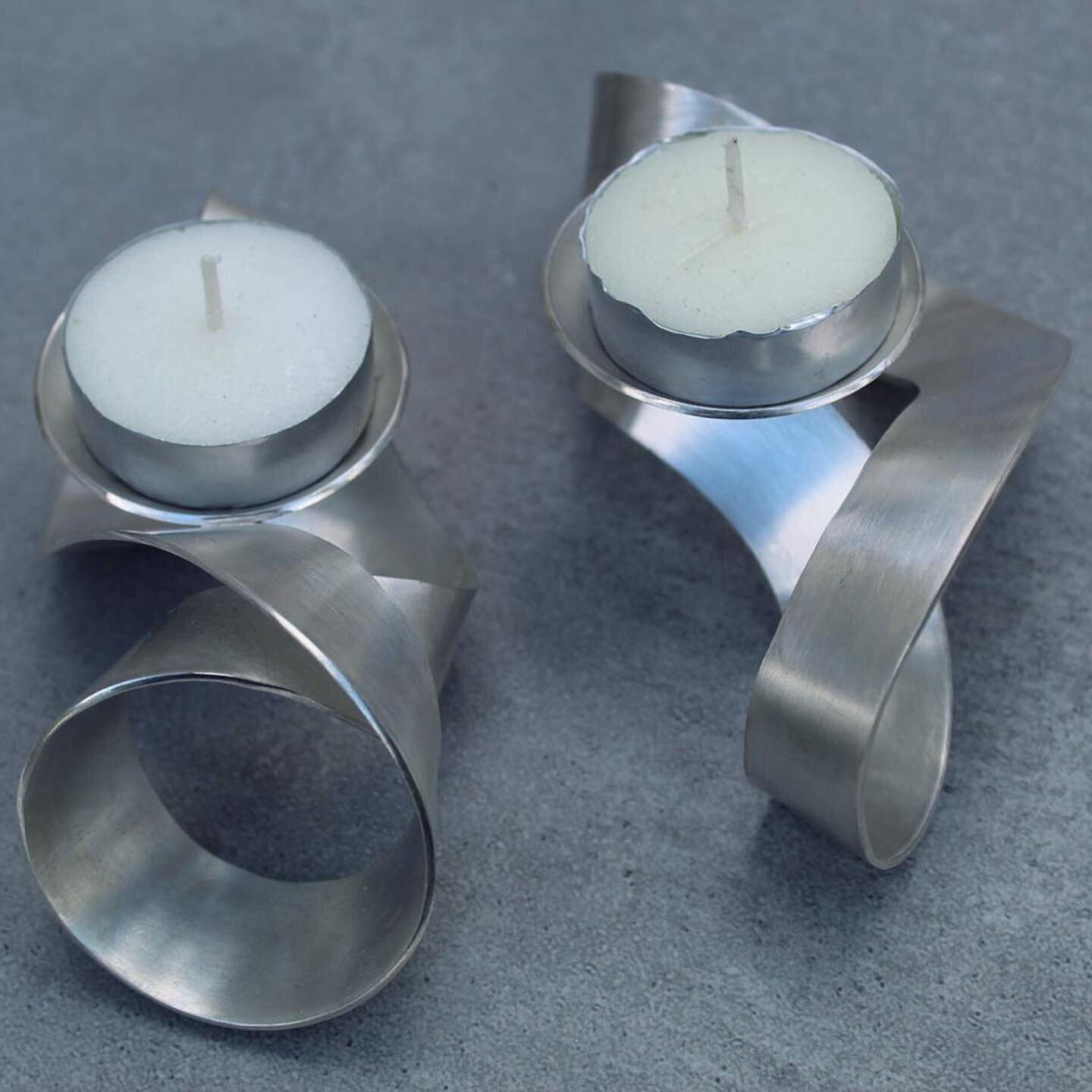 Looped Tea-light holders, made from Britannia silver for the Goring Arts Society .
.
.
.
.
#tealightholder #silversmithing #modern #interiors #homewares #contempory #designer #handmade #tealight #silver #decour #looped #form