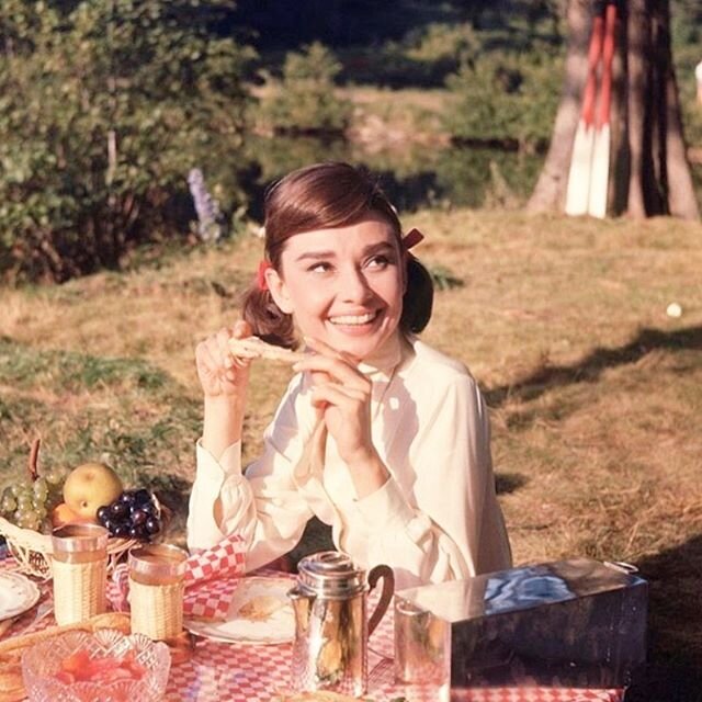 Happy Valentines Day! Skip the reservation and enjoy the picnic like Audrey ❤️✨