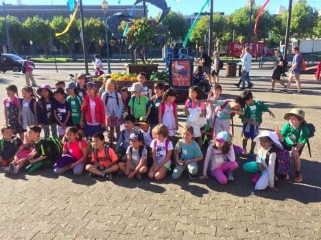 Students on a tour of San Francisco.
