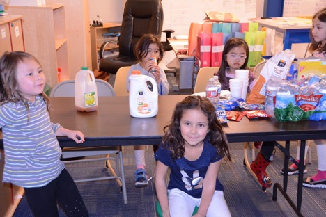 Kindergarten and first grade students volunteer their time to thank donors.