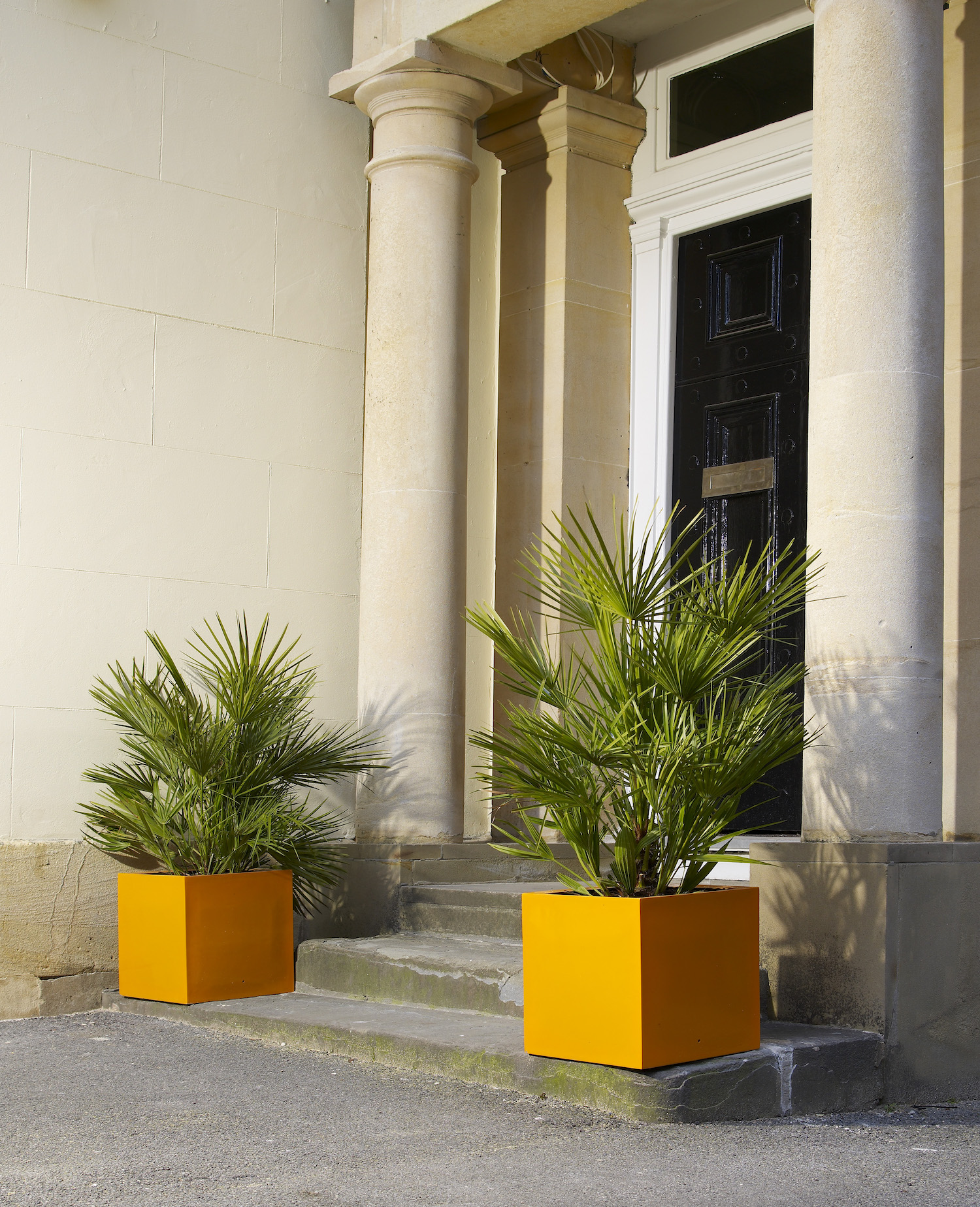 Exterior 02.jpg