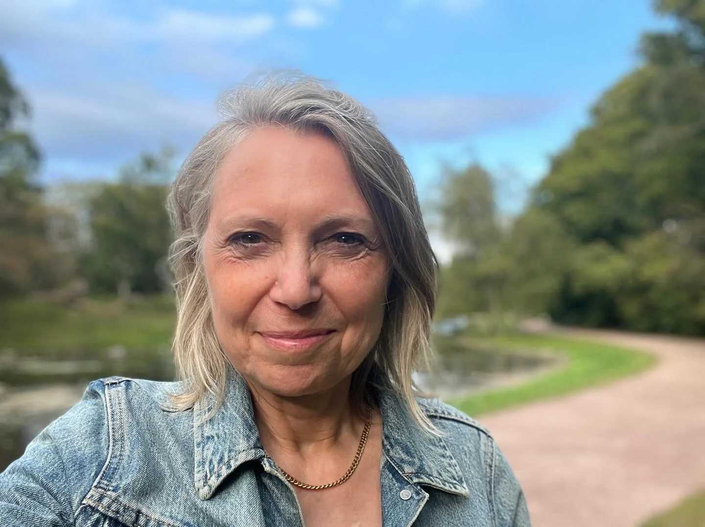 Kom och tr&auml;ffa Coach Hedy p&aring; H&auml;lsa och Helhetstm&auml;ssan 🌱

Vad beh&ouml;ver du f&ouml;r att m&aring; b&auml;ttre?
Investera i dig sj&auml;lv, se orsaker och hitta l&ouml;sningar. Oavsett om det g&auml;ller h&auml;lsan, relationen,