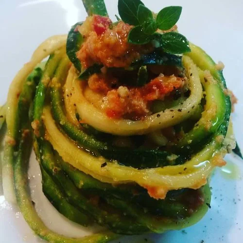 Spaghetti di Zucchine al Pesto di Pomodori secchi e Mandorle
