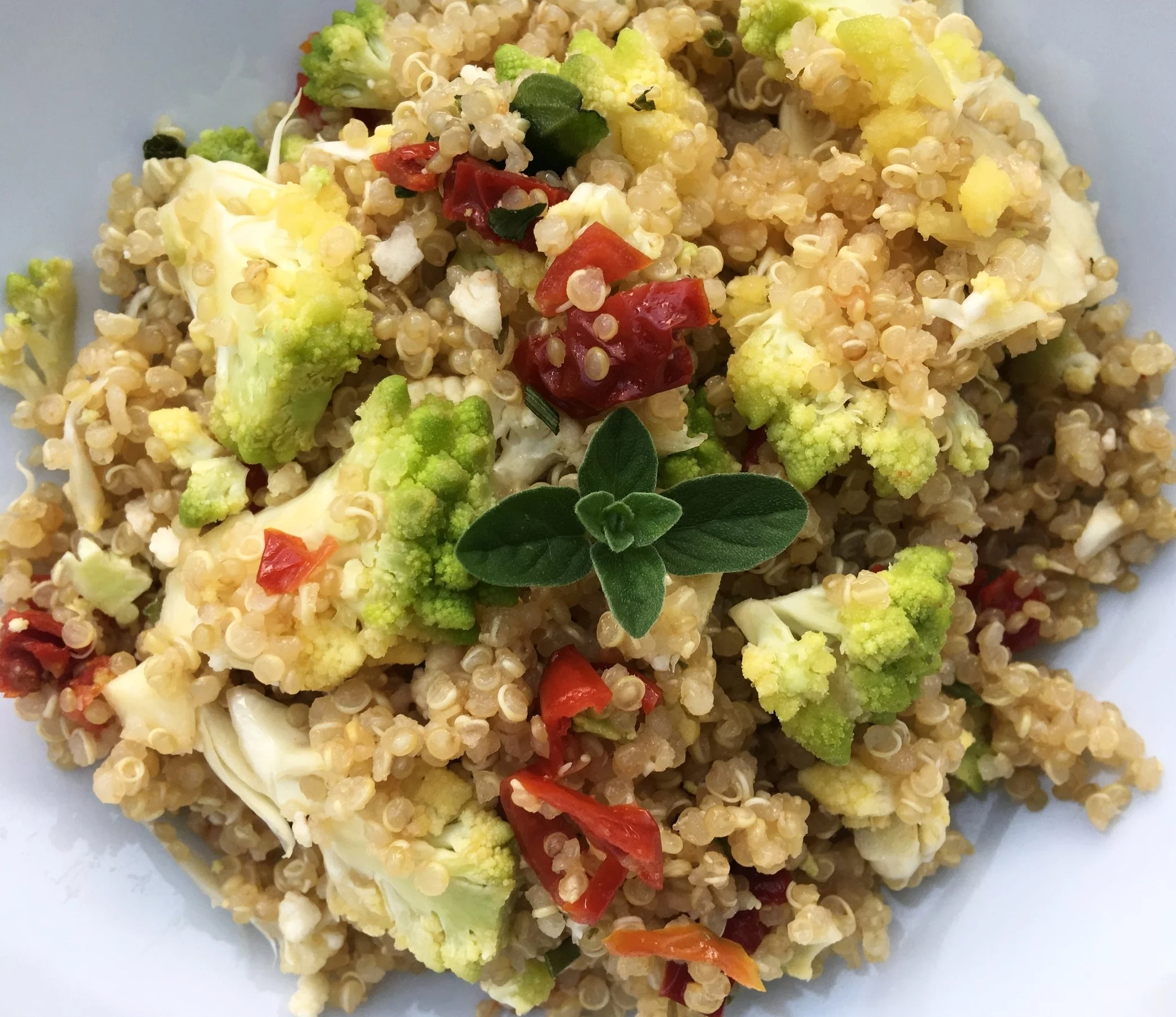 Quinoa con Cavolo romanesco e Pomodori secchi