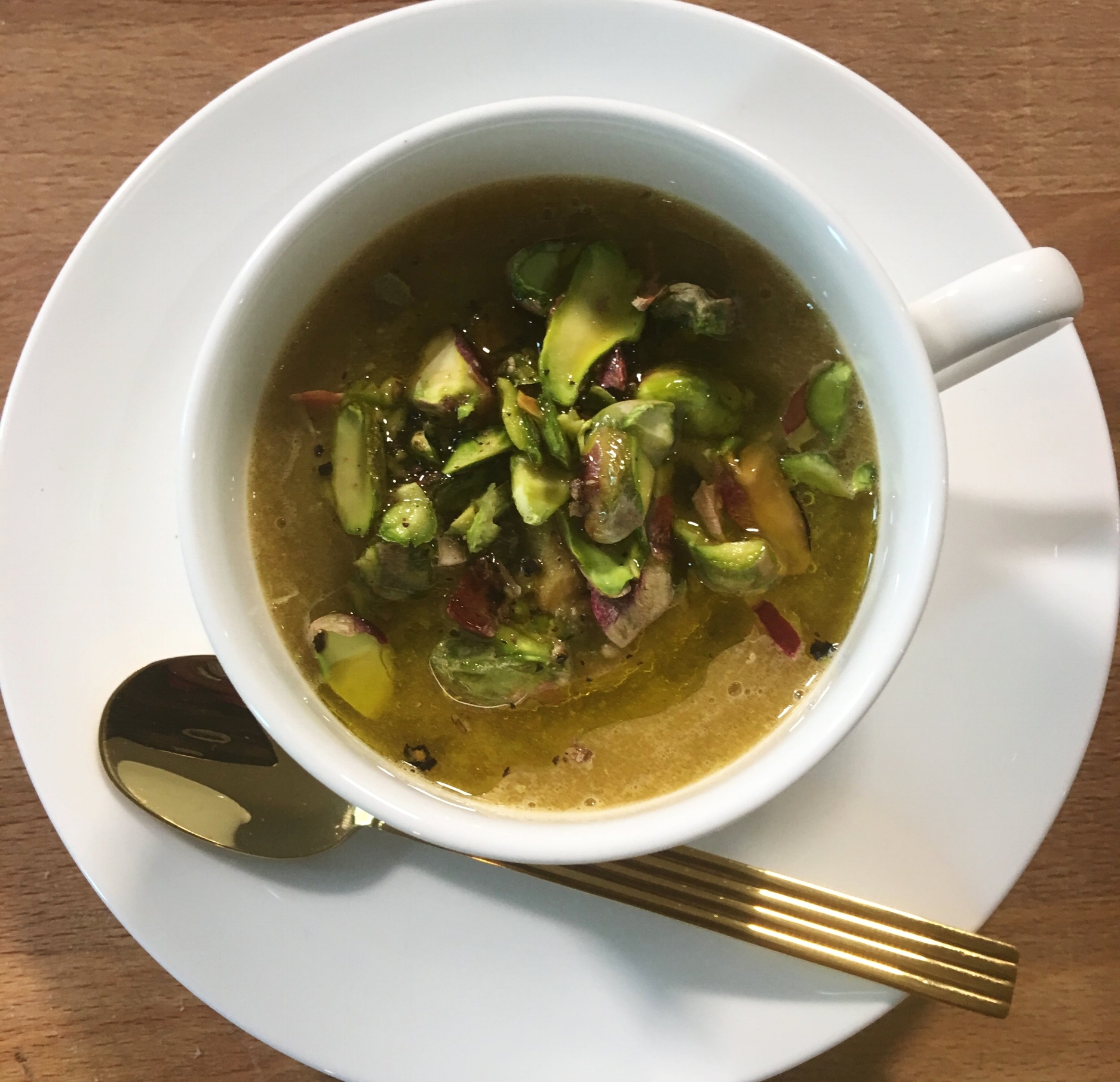 Gazpacho di Sedano e Nespole con Pistacchi