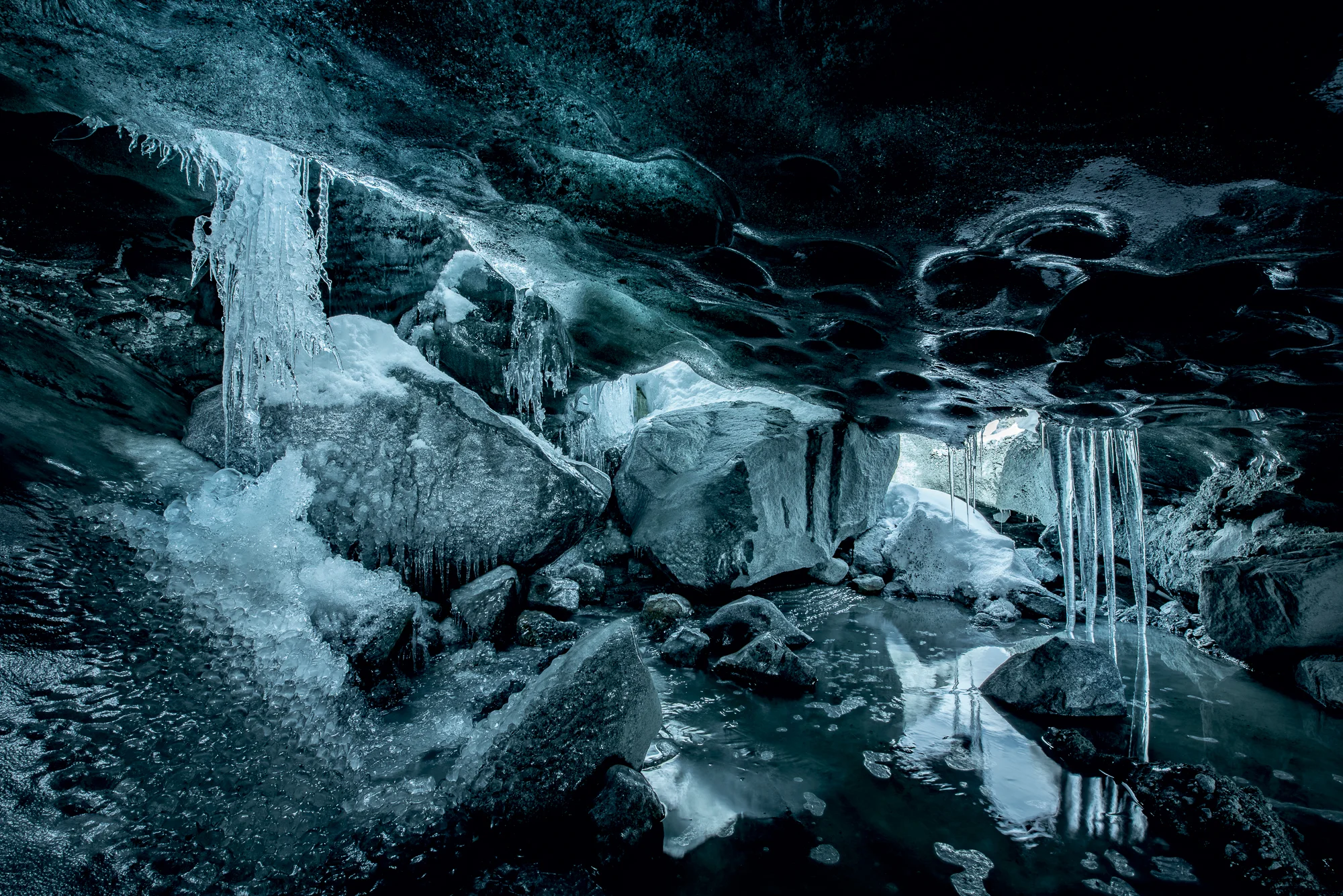 Glacier_cave_rgb2.jpg
