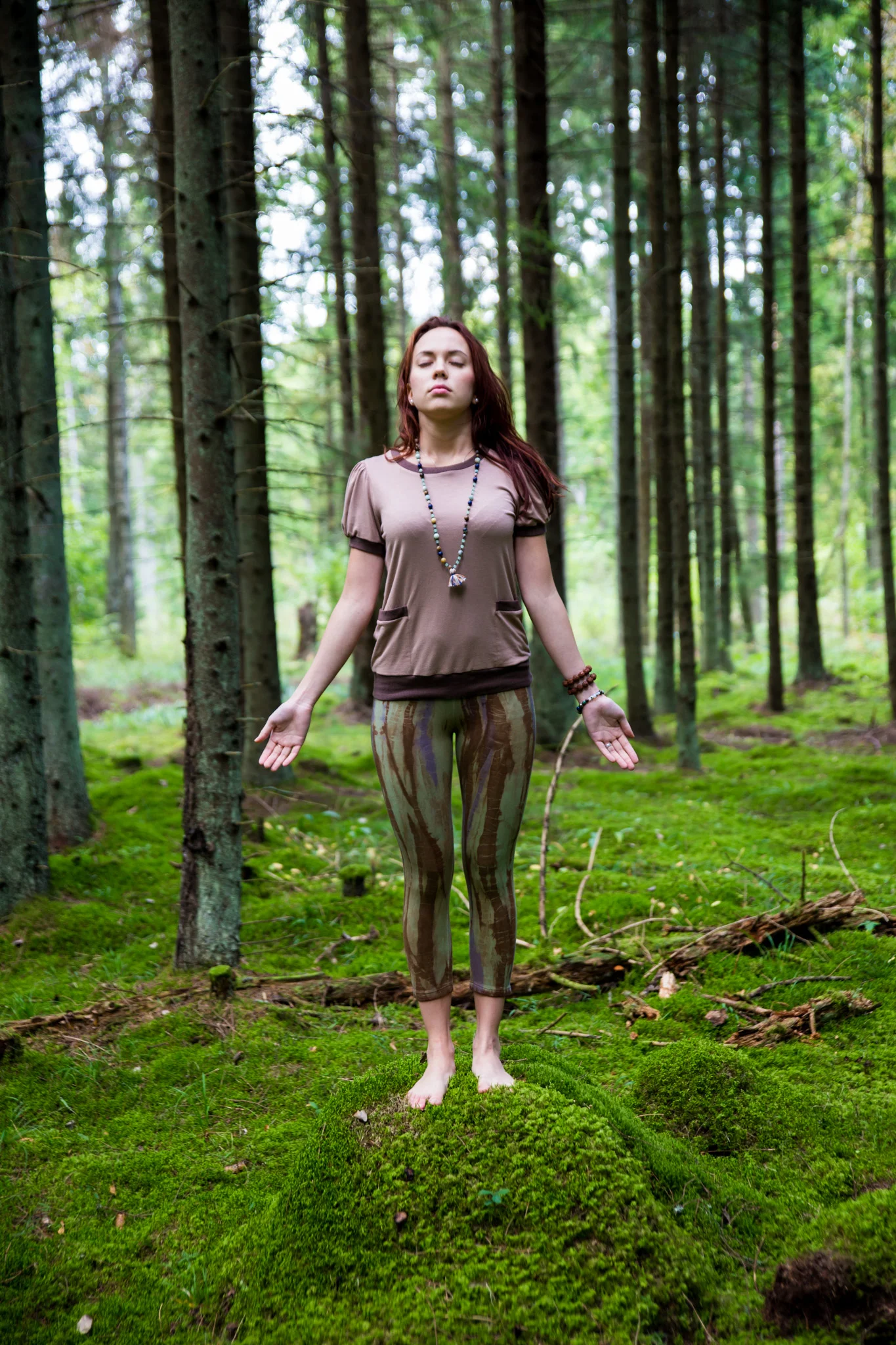 Shirt: I do Yoga with Chanel – 49.00 € Leggins: Bamboo Forest – 49.00 € Jewelry: I do Yoga with Maarja Mala – 99.00 €