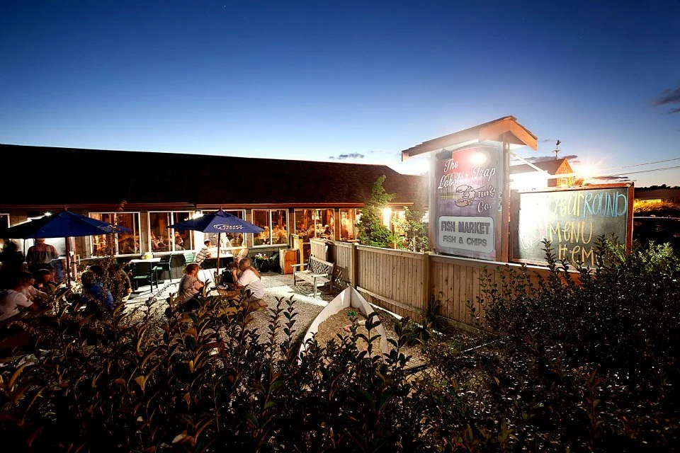 Classic New England seafood shack, market & bar set in a quaint, shingled building on the water.