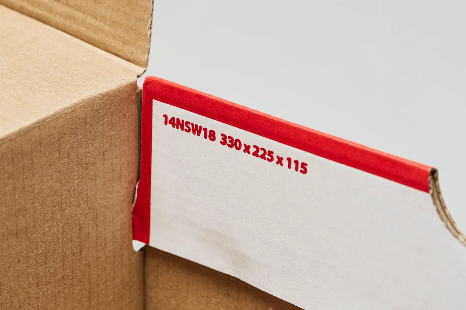 These measurements can be found in different styles of hinged Nike boxes like the ones shown below.