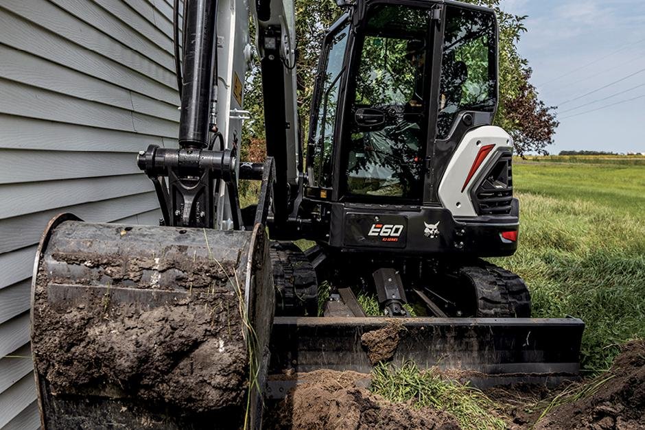 bobcat-r2-series-e60-mx-model-page-trenching-e35a2072-20o5-944x630_mg_full.jpg