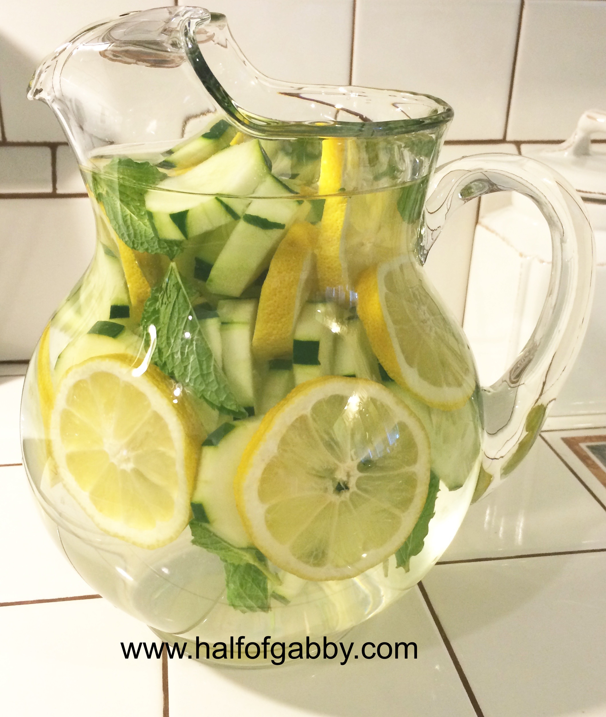 LEMONS & LEAVES 5 PC PITCHER SET