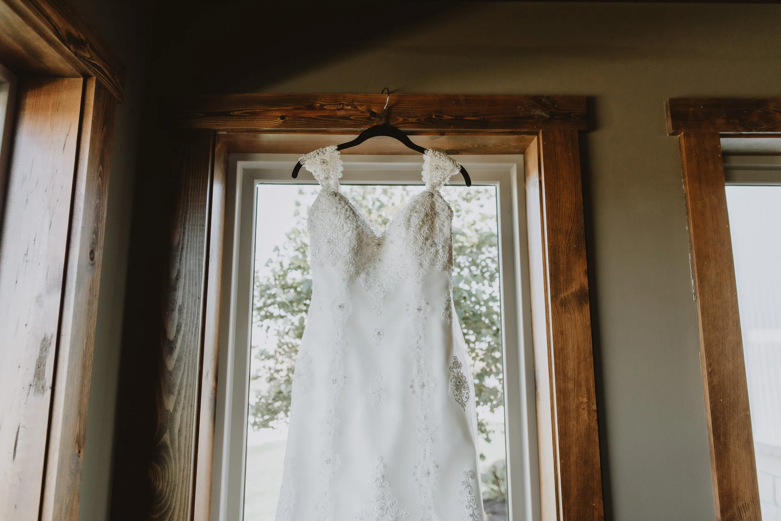 Outdoor Vineyard Wedding Glacial Till Winery Palmyra, NE — Kaylie