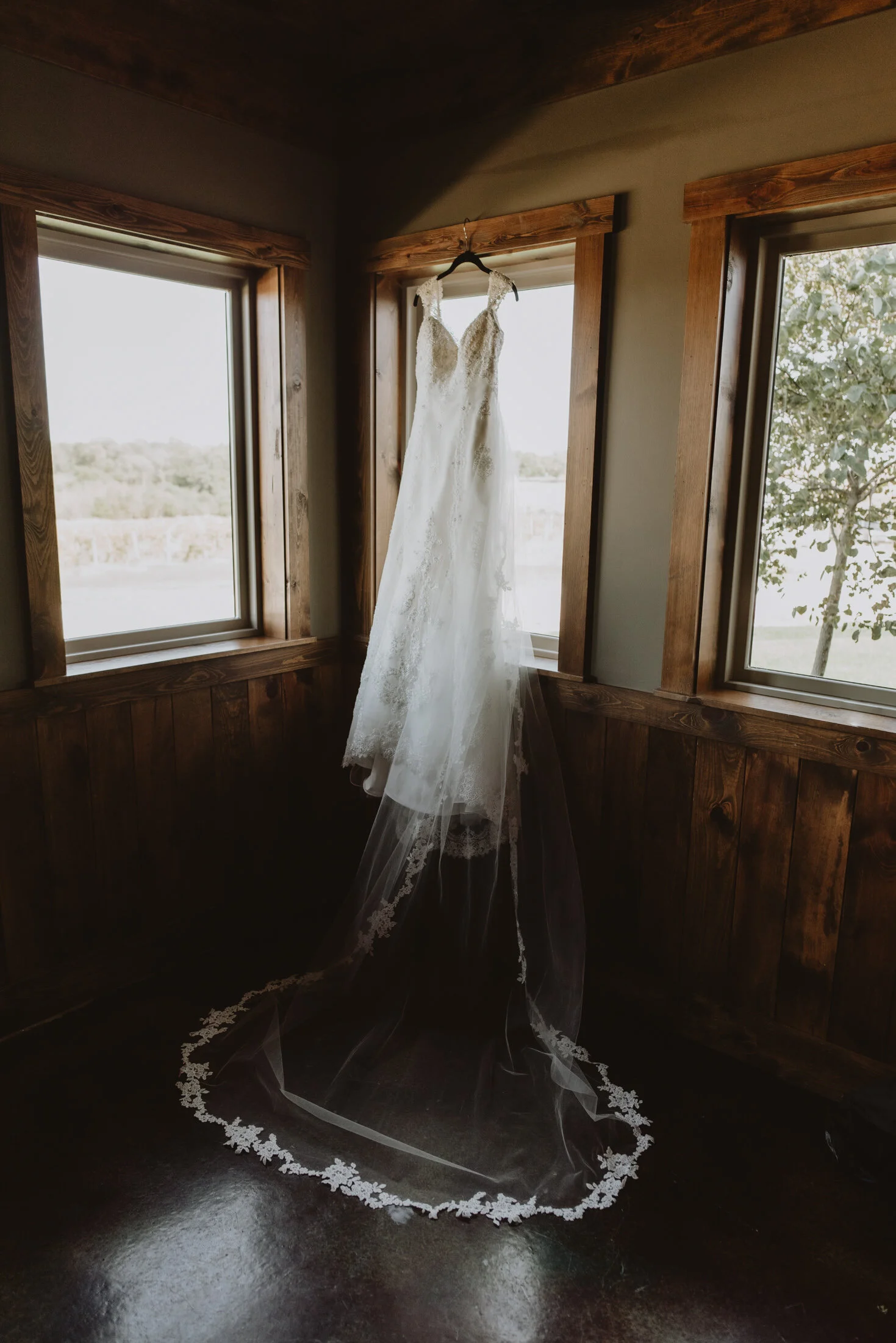 Outdoor Vineyard Wedding Glacial Till Winery Palmyra, NE — Kaylie