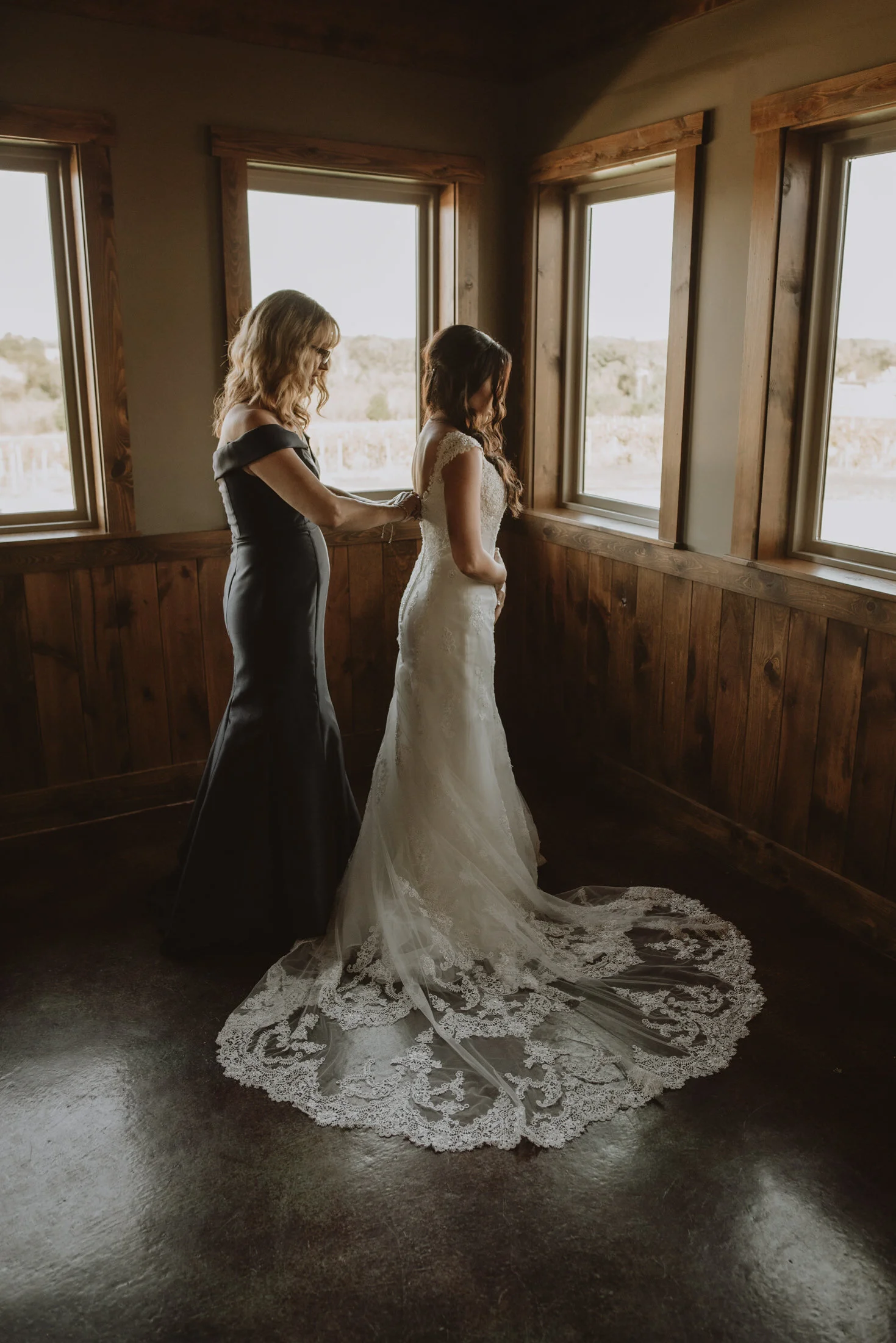 Outdoor Vineyard Wedding Glacial Till Winery Palmyra, NE — Kaylie