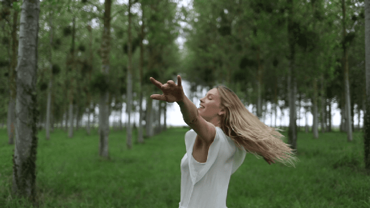 05_Marion_LEFLOUR_Commissioned_SD.gif