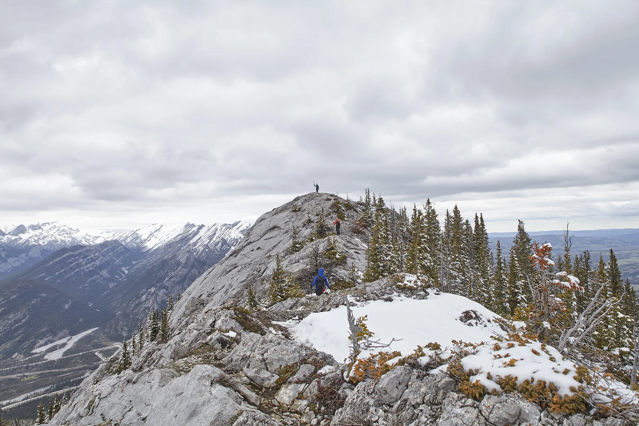 Looking towards the last highpoint before descent.