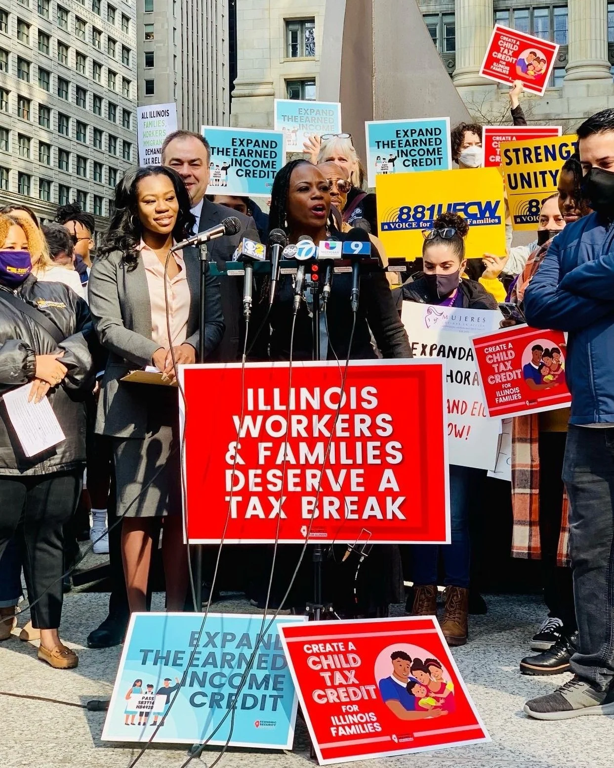 Rep. Ammons Joins Community Rally to Urge Tax Relief for Illinois Workers and Families