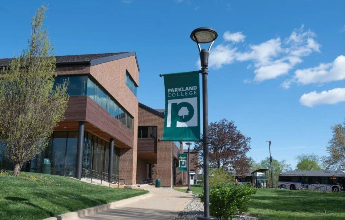 Rep. Carol Ammons hosts another successful expungement summit at Parkland College
