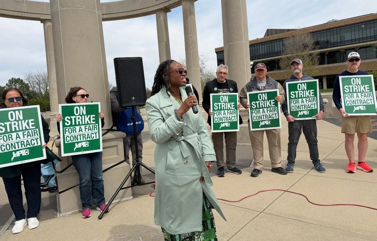 Another lawmaker rallies with striking UIS faculty