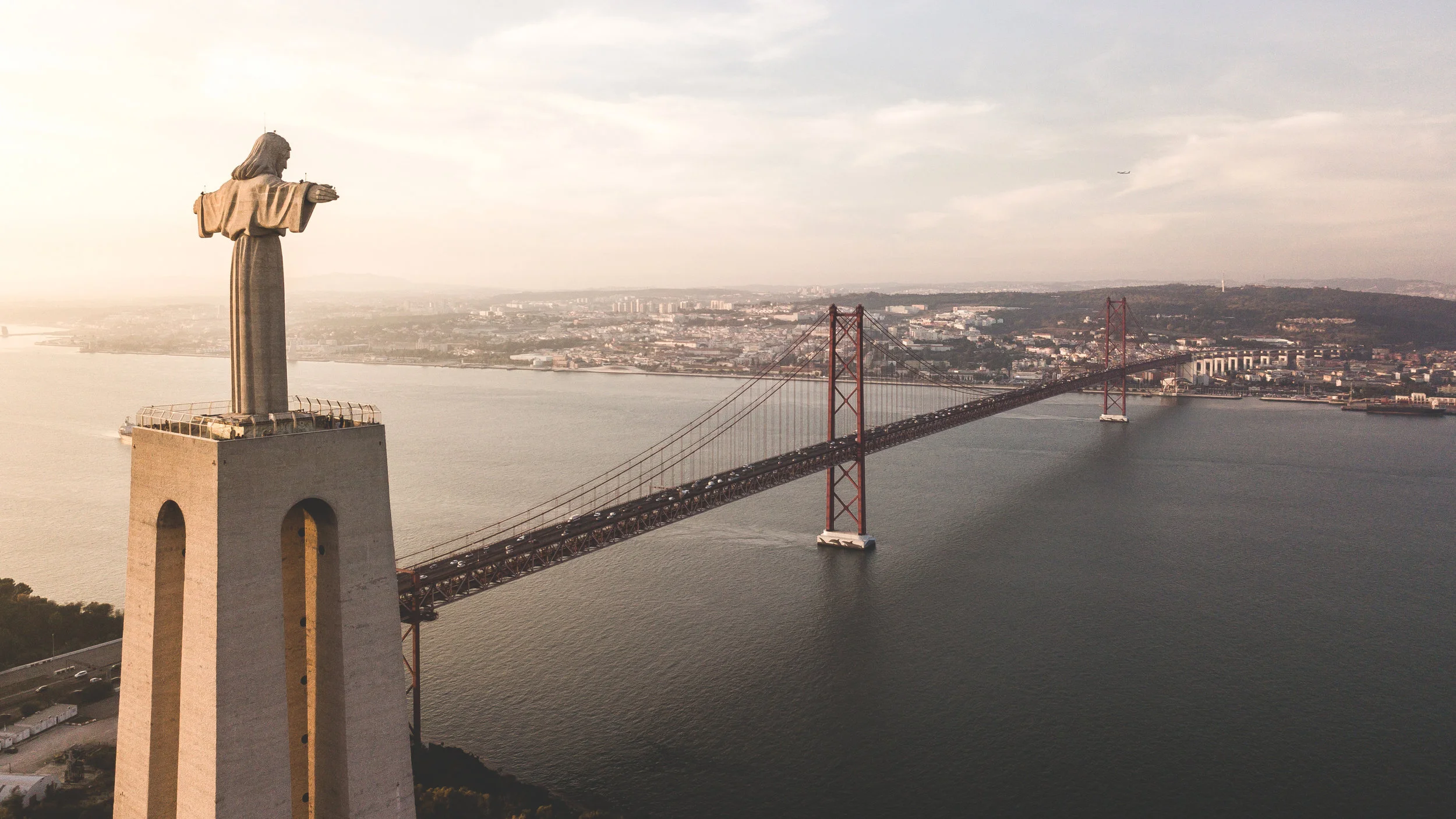 Cristo+Rei,+Lisbon,+Portugal.jpg