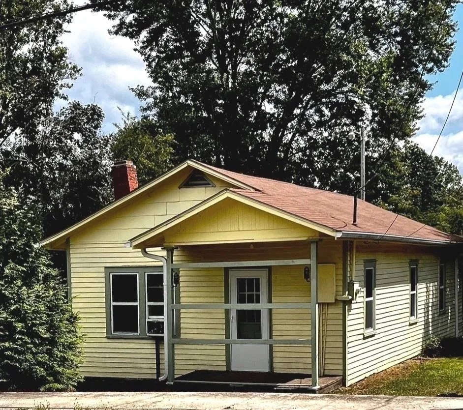   9 Ivy Street, Burnsville NC , located 2 blocks from the Town Square. 