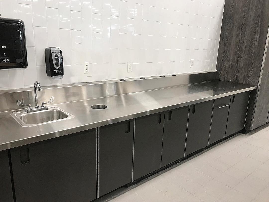 Stainless steel combined with our plastic polymer cabinets  produces a combination worthy of anything a commercial setting can throw at it.
#ldmillworkinc #quickchek #sgmtile #foodstore #safe #design