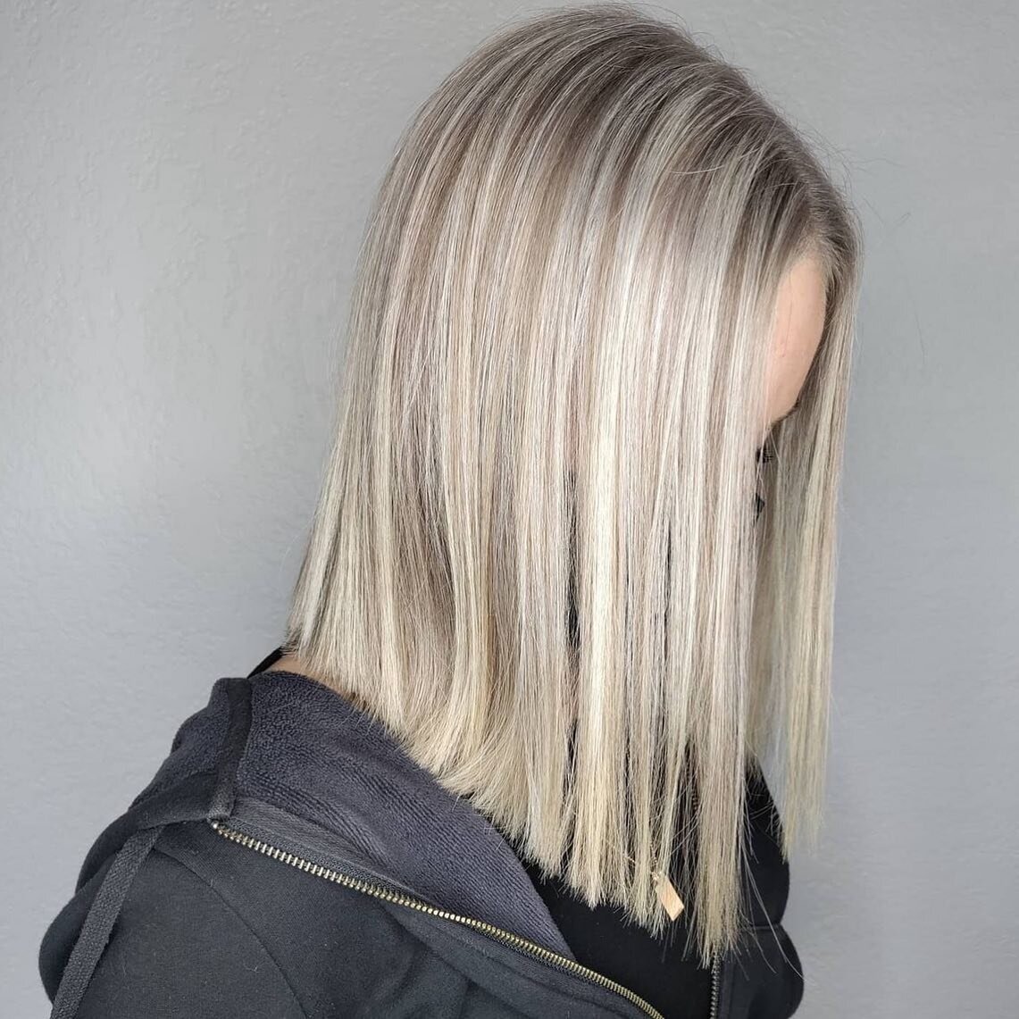 If you haven&rsquo;t scheduled your spring blonding appointment now is the time!

Book online via the link in our bio or give us a call during regular business hours at 425-677-7199

Service pictured//
Blonding by @vanessa.hairandmakeup 

#issaquah #