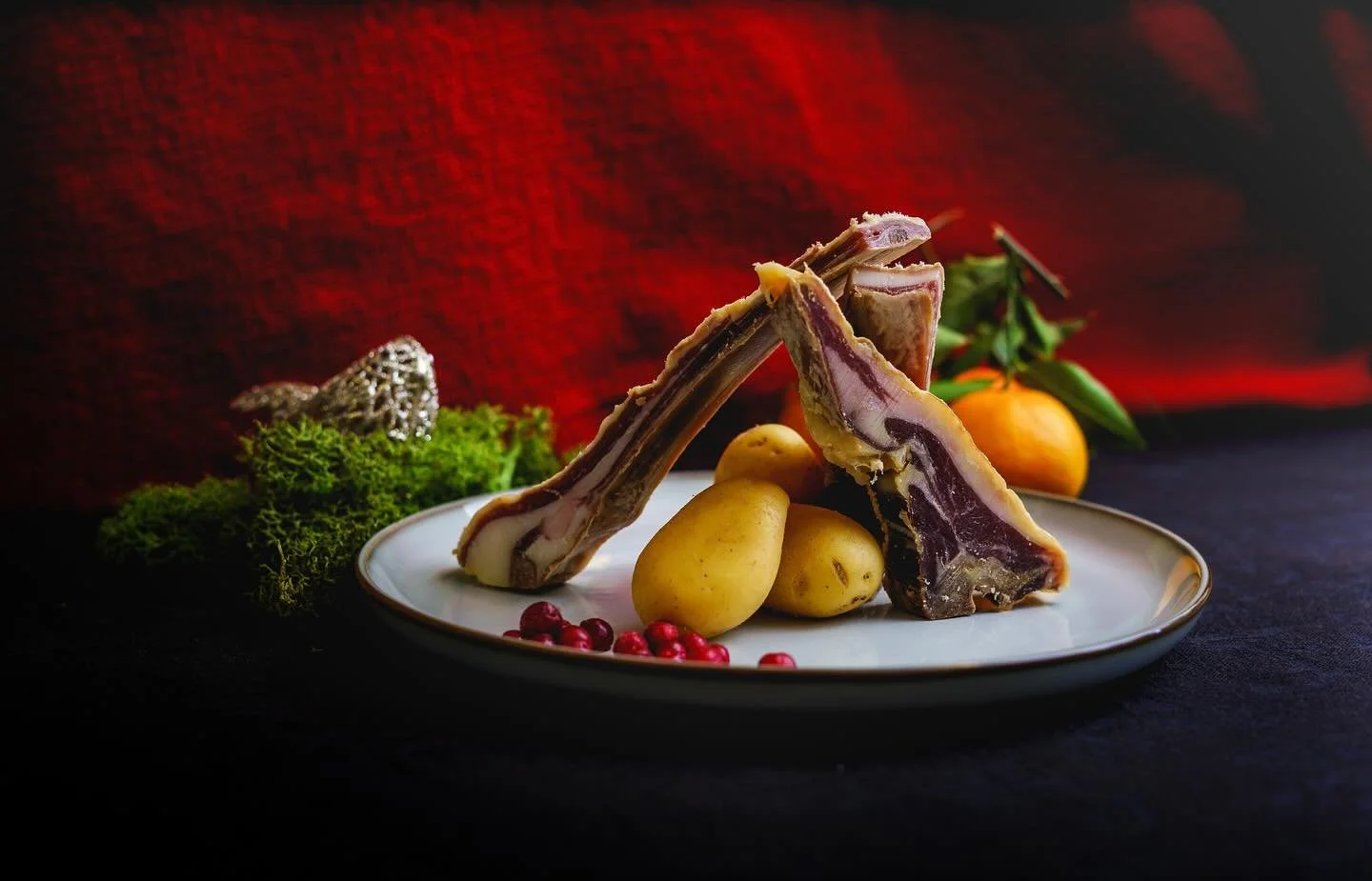 ✨ Julebord-sesongen er her f&oslash;r du vet ordet av det!
🗣️ V&aelig;r tidlig ute &ndash; book ditt julebord i dag 🤝🏽
Se &aring;rets meny her: 
https://www.eirikogpedro.no/julemeny 

#julebord #julemat #julemeny #catering #eirikogpedro