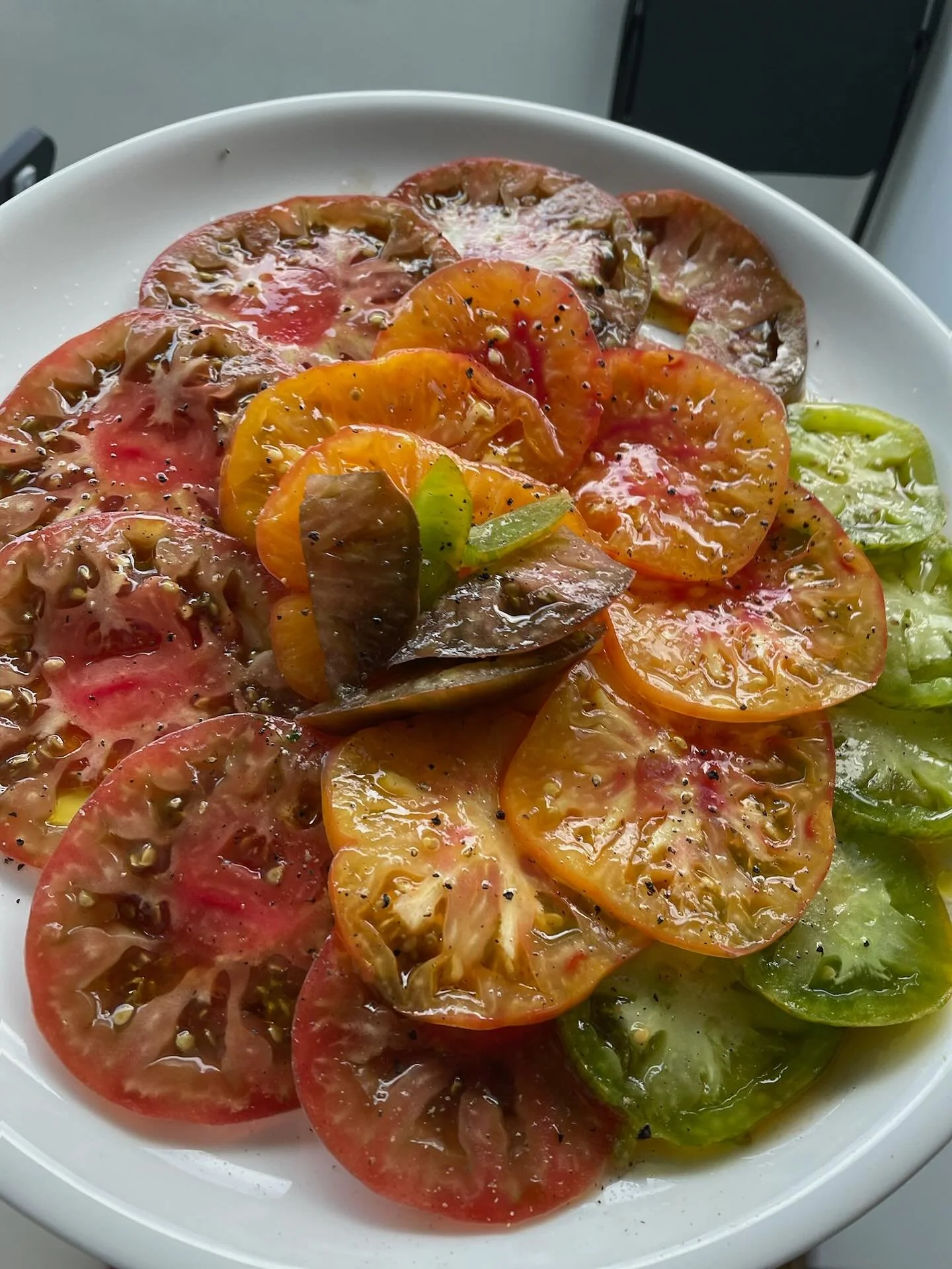 Tomater i alle h&oslash;stens farger🌱🍅🍂

Gjennom v&aring;r catering f&aring;r du alltid rene- og gode r&aring;varer!

#r&aring;varer #norskmat #eirikogpedro #catering