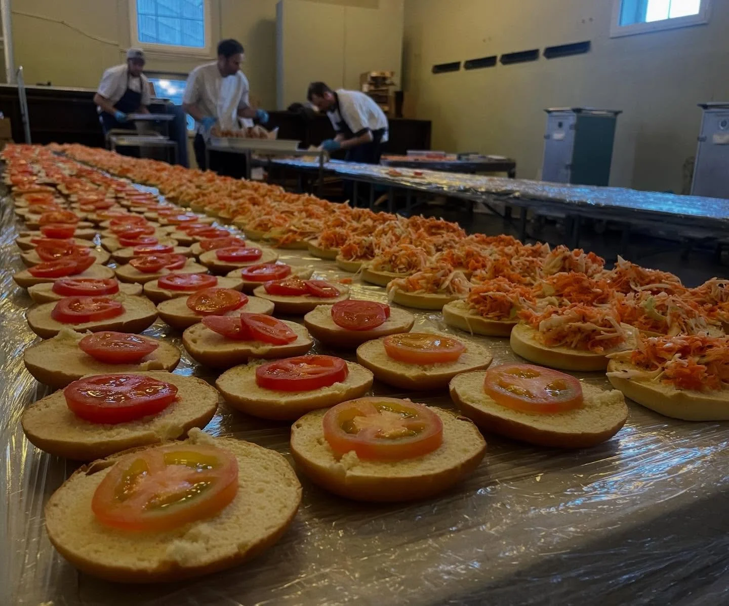 Fra frokost og kaffe til nattmat 🍳☕ Et tilbakeblikk fra da vi fikk gleden av &aring; servere IT-konsulenter gjennom hele konferansedagen &ndash; med frokost, snacks, lunsj og selvf&oslash;lgelig masse kaffe. Dagen ble avsluttet p&aring; best mulig m