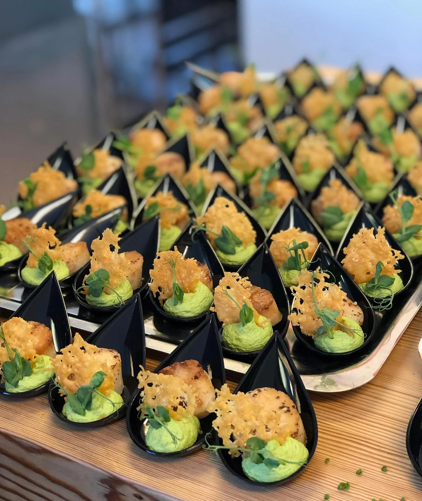 🗣️Små snacks med masse smak
Perfekt til mingling, møter eller feiringer 
#catering #snack #canapé #eventfood #eirikogpedro #eventoslo