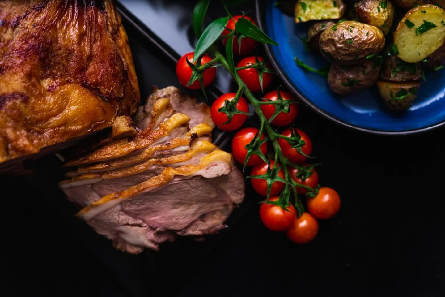 Feir p&aring;sken med sesongens beste r&aring;varer 🌼
 V&aring;r oppdaterte p&aring;skemeny er klar for bestilling 🐣

Sikre deg p&aring;skematen n&aring; 👉 eirikogpedro.no/paskemeny 💛 
#p&aring;skefeiring #catering #selskap #eirikogpedro