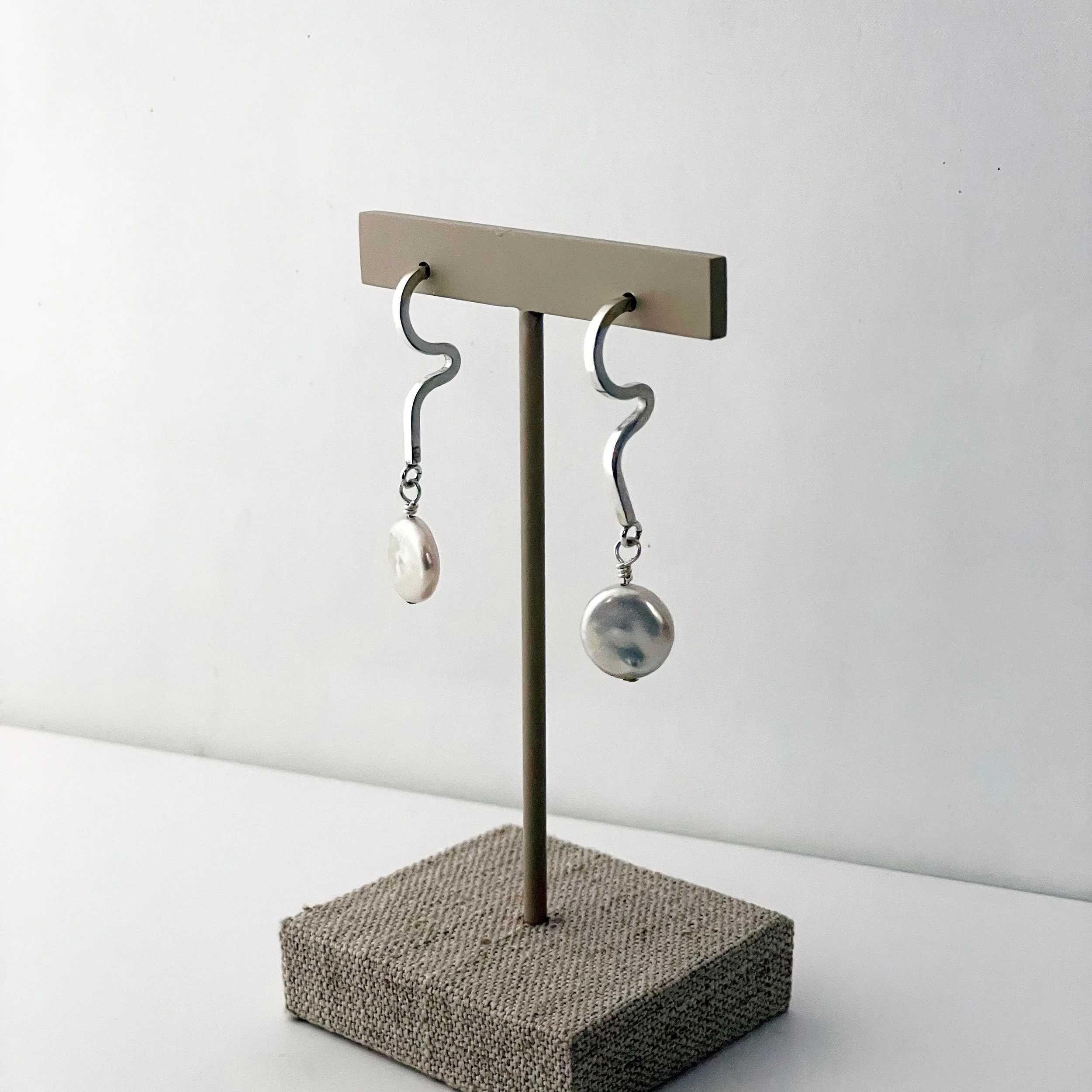 Long-pearl-stand.jpg