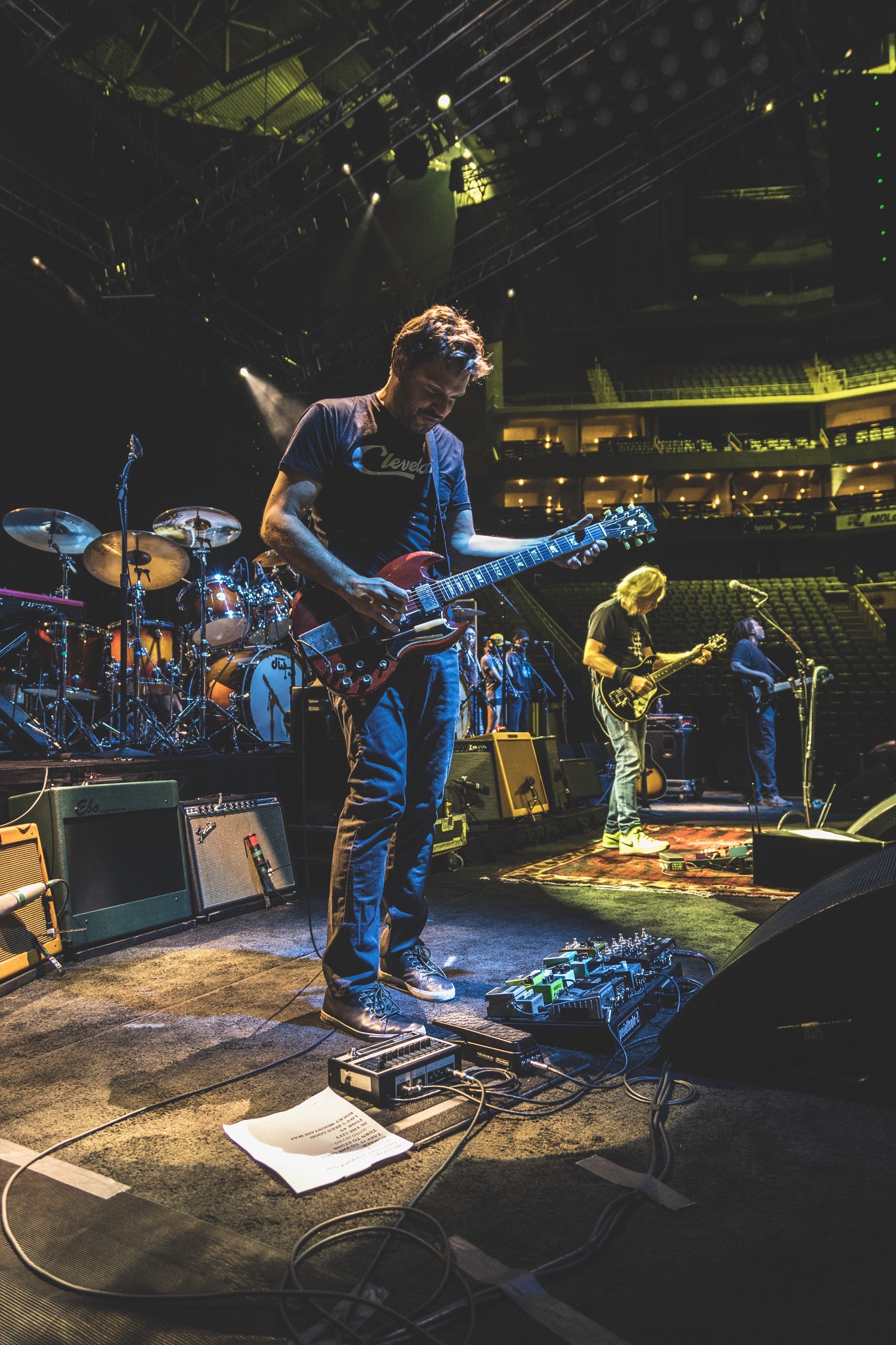 My old pal TOM BUKOVAC at soundcheck with the great JOE WALSH. great gig! tom has gotten so good, he doesn't even have to fret notes anymore...he just thinks about 'em.