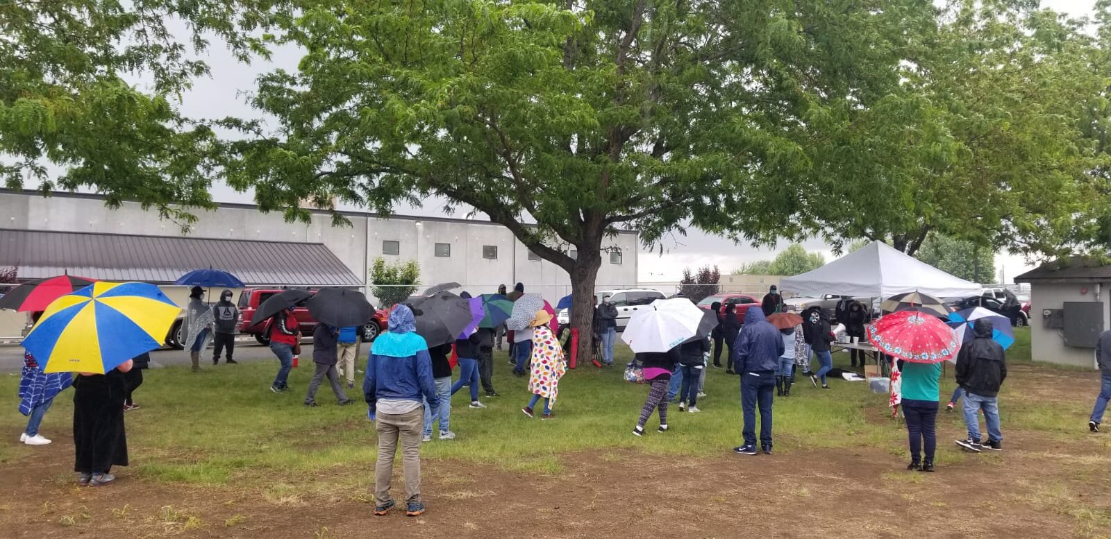  La huelga sigue en Jack Frost. It was pouring rain and workers continued to stand to show their boss that they were not giving up!   Photo by Abby Ernest-Beck  