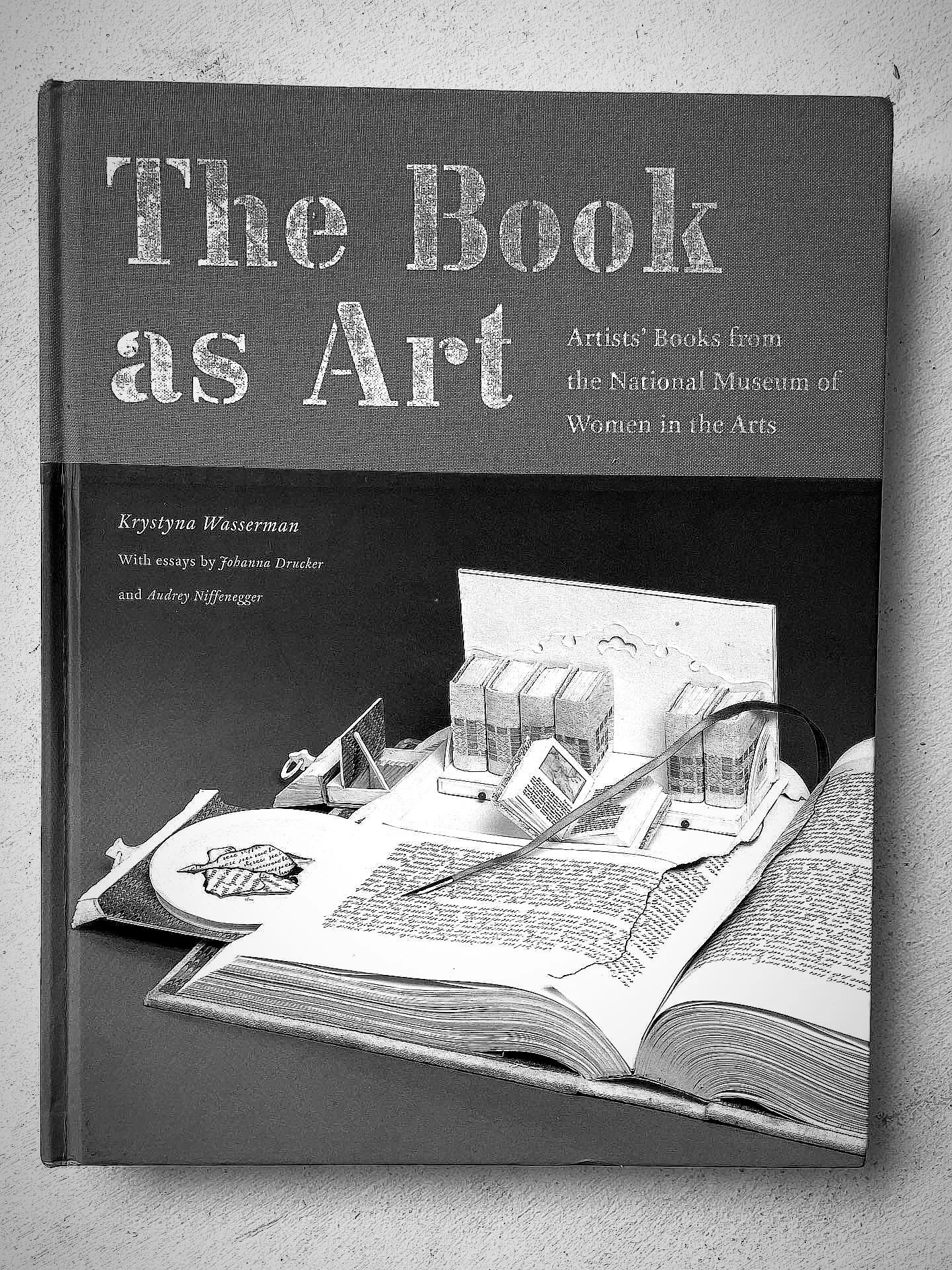 A fun one on the used art book shelf here at the studio. Endless inspiration for you book makers/lovers out there&hellip;Borrow or pay-what-you-want! 📚