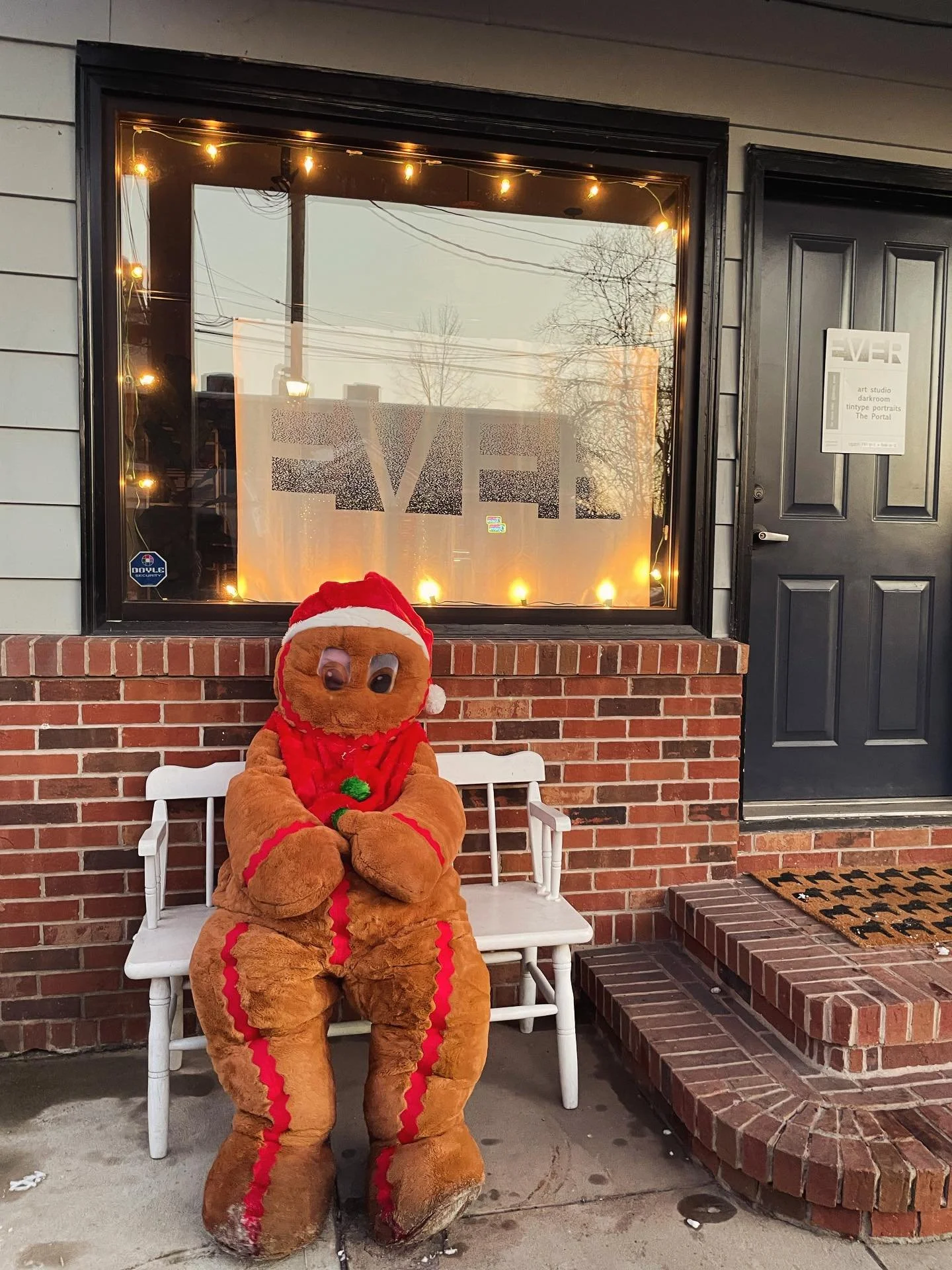 Cute moments from the weekend. @narrowsburgny brought the magic! 🖤