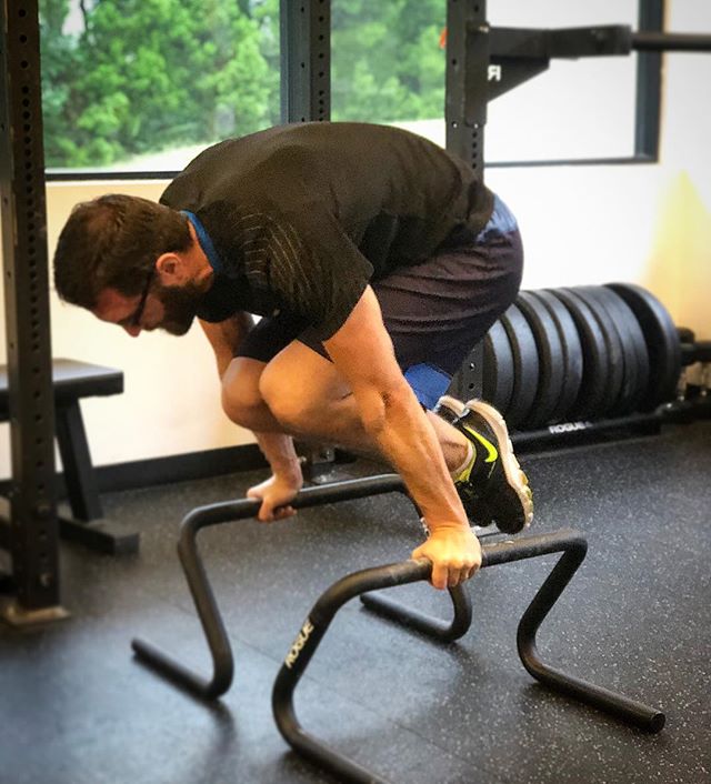 &ldquo;Believe in your infinite potential. Your only limitations are those you set upon yourself.&rdquo; -
Charles is making progress on his planche tuck on the paralettes. 💪🏼 Looking strong! -
#mondayvibes #chalktraining #believeinyourself #planch
