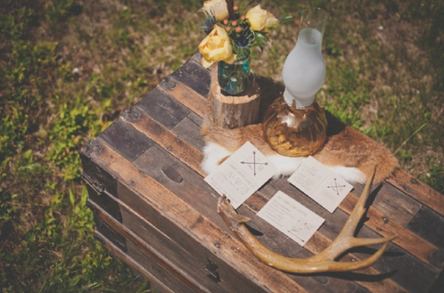 1066 Coffre en bois / Wood Trunk 1
