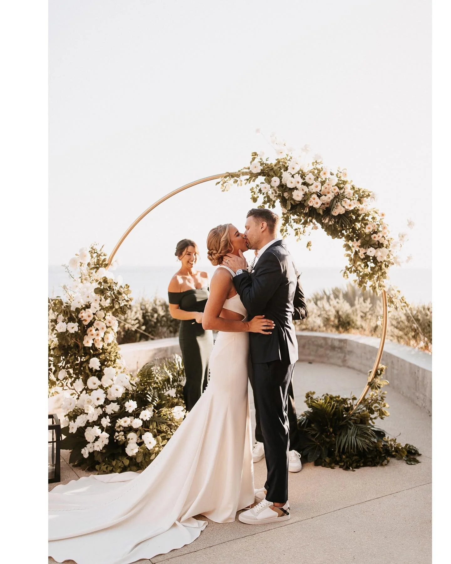 I love weddings here and also love start sharing some snaps from this day! 🥰 #allthelove 
@thecapehotel @kay_tea_kay @amyabbottevents @ximenapmarentes