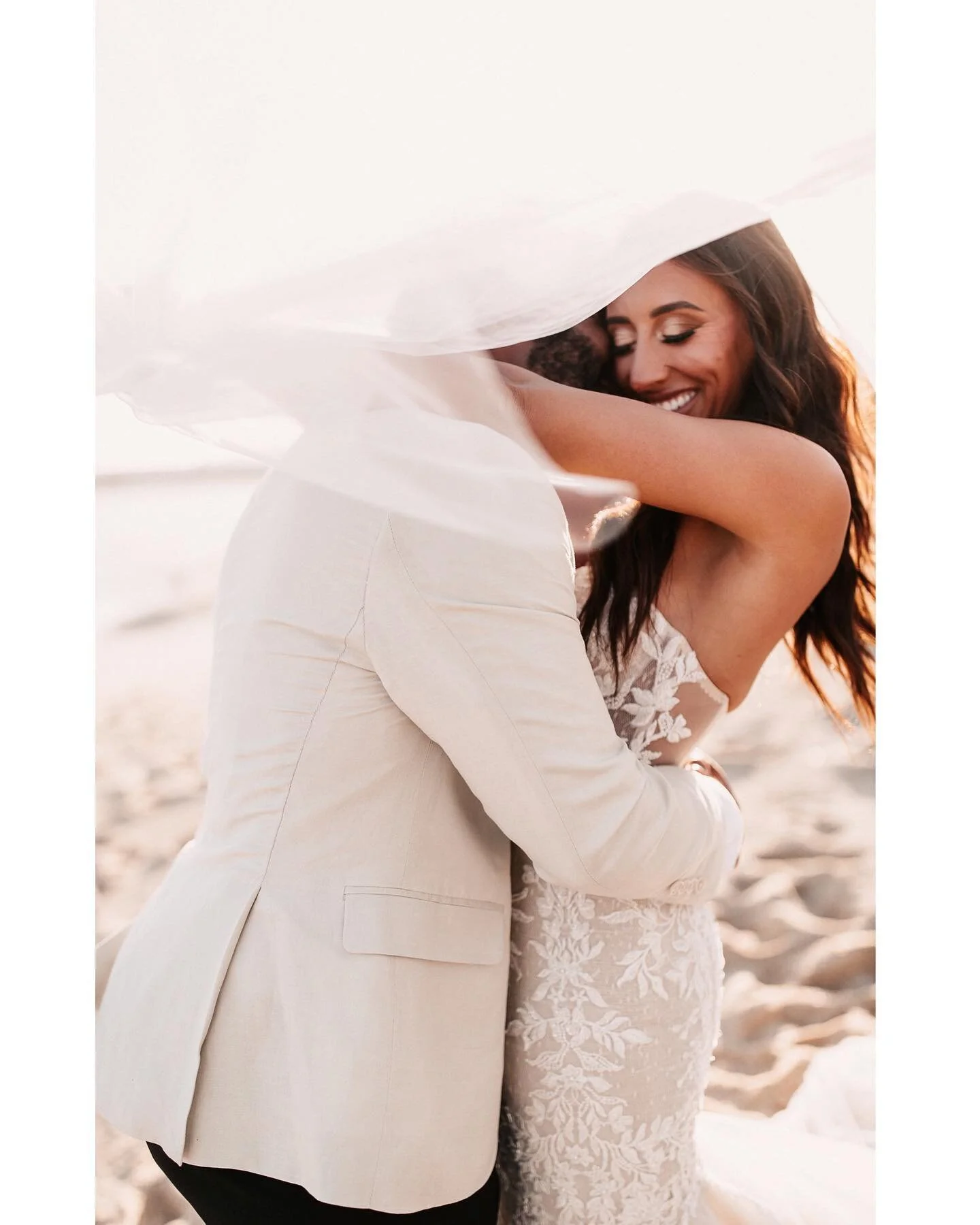 I am honored I got to document and witness your love!!! @ali.traviss @devotrav 🤩⚡️ @amyabbottevents @laurenlemke @hiltonloscabos