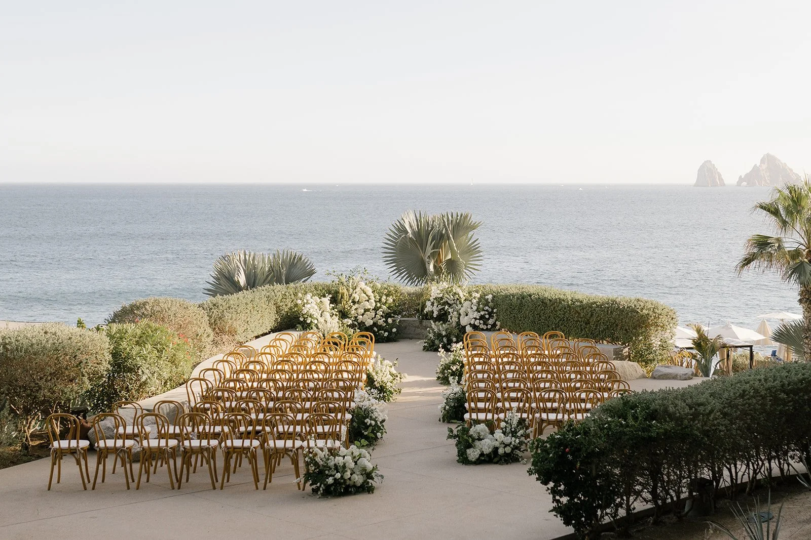 The Cape Wedding Cabo. B+N. Photo By Julieta.-23.jpg