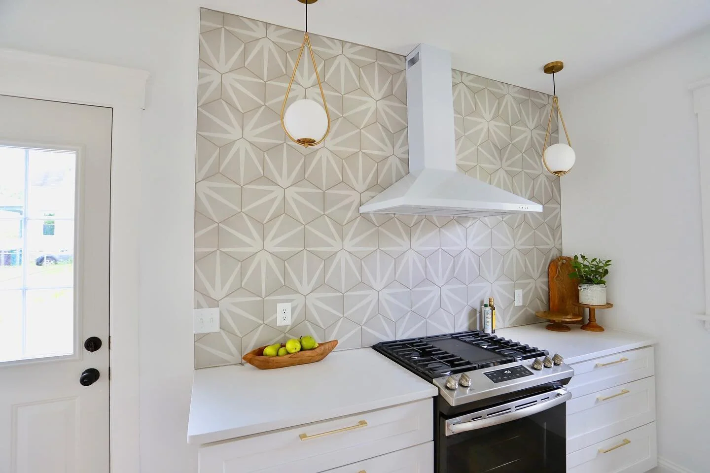 Sometimes losing a window makes sense to create functionality and symmetry in a space. Want to know a small decision I agonized over at the tail end of this renovation? Whether this back door should remain white to not stand out too much right near t