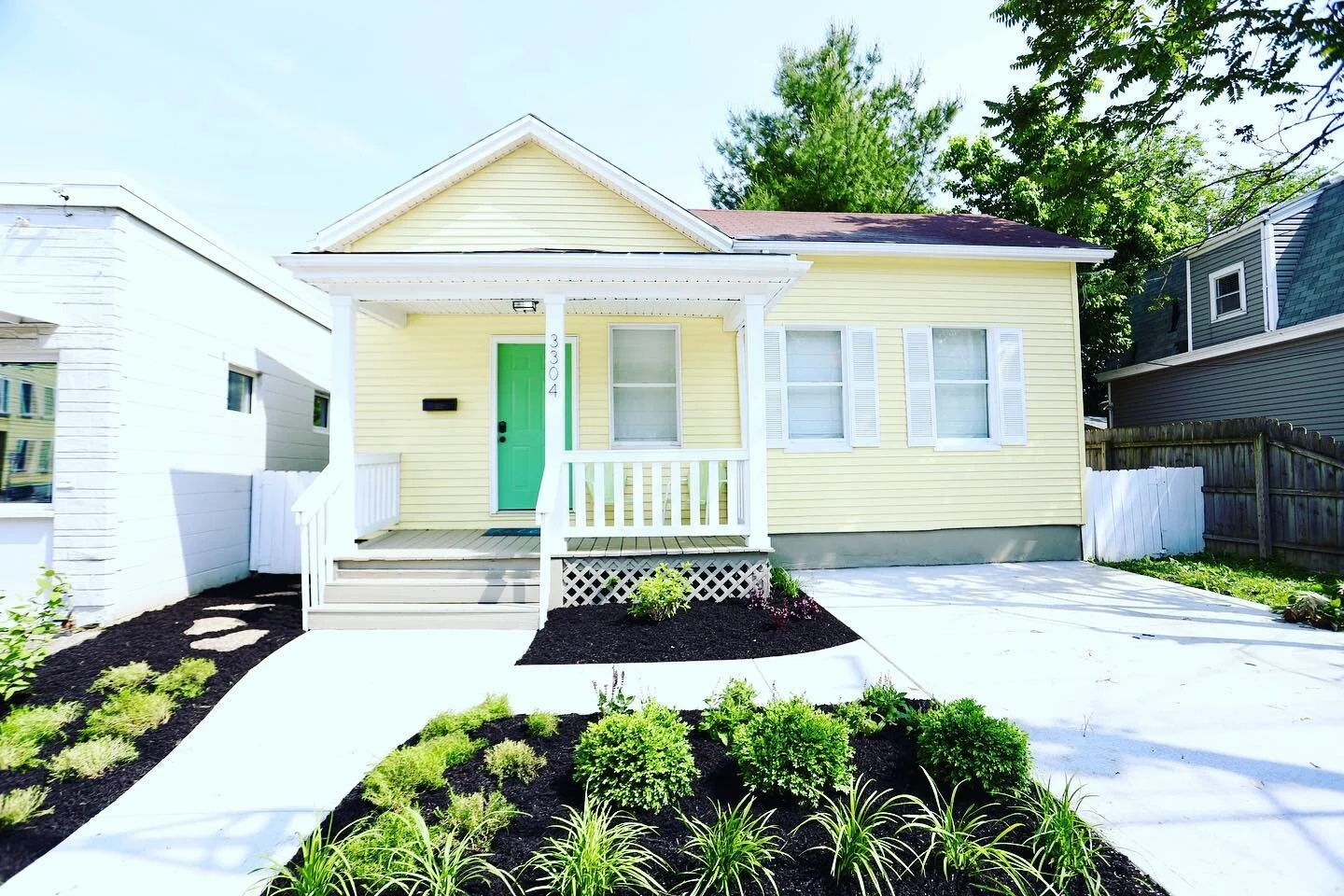 Everything is moved out. Today the #littlelemonoakley becomes a home for a new owner who will live in it and love it! I ran this Airbnb for about 18 months. I learned A LOT! I think the thing that most attracted me to Airbnb was that I got to design 