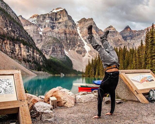 FBF to handstands at Moraine Lake in Banff National Park! 🇨🇦
Where have your handstands been? Tag us and let us know!
.
#VoyEdgeRX #WhereToNext 
Photo: @sashprez