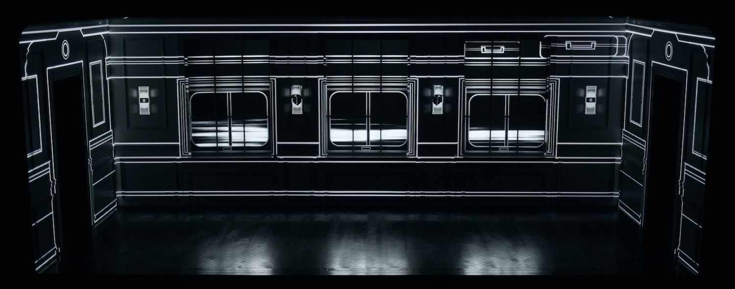 PRODUCTION PHOTO : TRAIN CAR